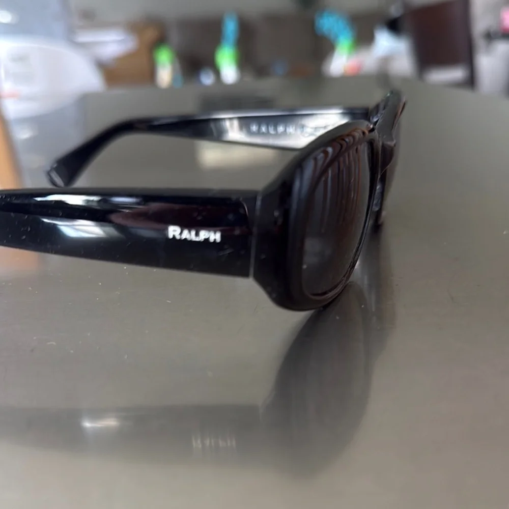 Sleek Ralph Black Oval Sunglasses